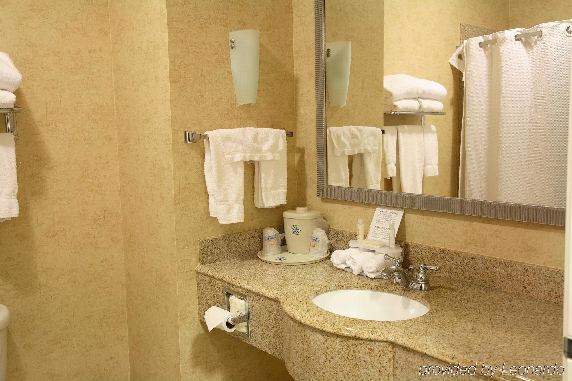 Holiday Inn Express Hotel And Suites Orange, An Ihg Hotel Стая снимка